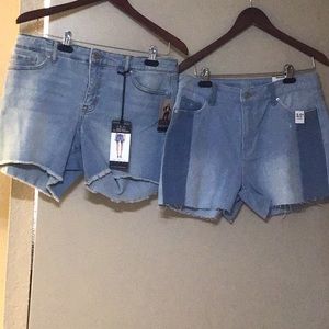 NWT Sofia Mid Rise Hi-Low Jean Short Size 10, plus free Time and True short free